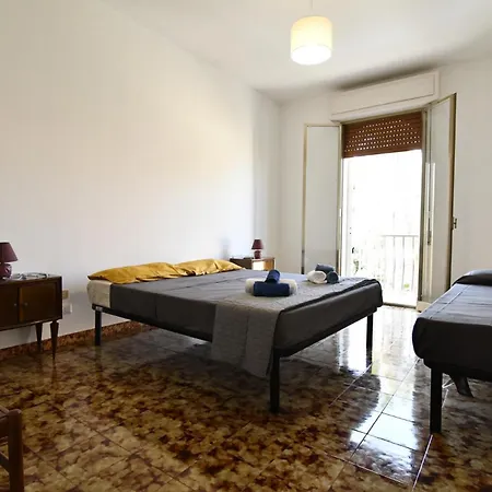 Spacious 3-level House Near The