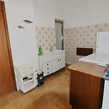 Spacious 3-level House Near The Villa