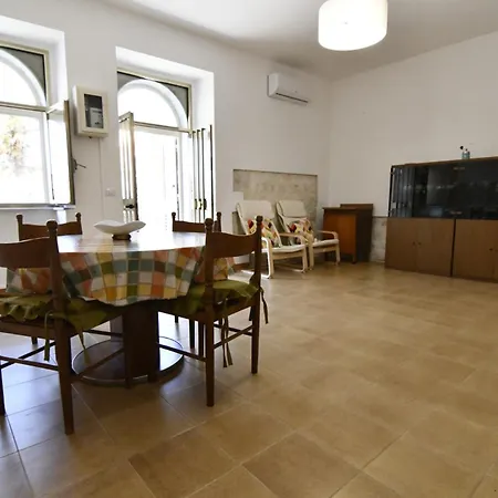 Villa Spacious 3-level House Near The *
