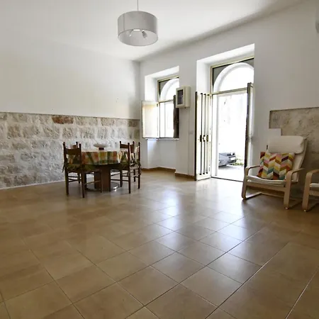 Spacious 3-level House Near The *