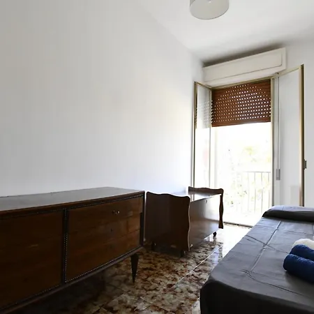 Spacious 3-level House Near The Villa