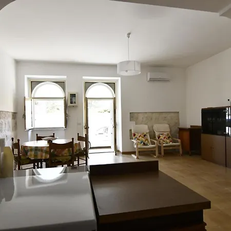 Spacious 3-level House Near The Villa *