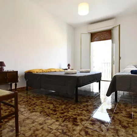 Spacious 3-level House Near The Villa *