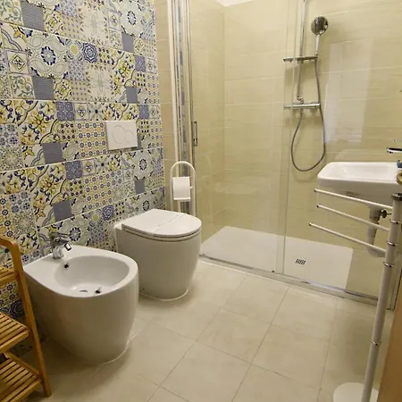 Spacious 3-level House Near The Villa *