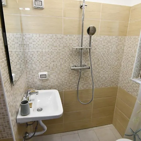 Villa Spacious 3-level House Near The *