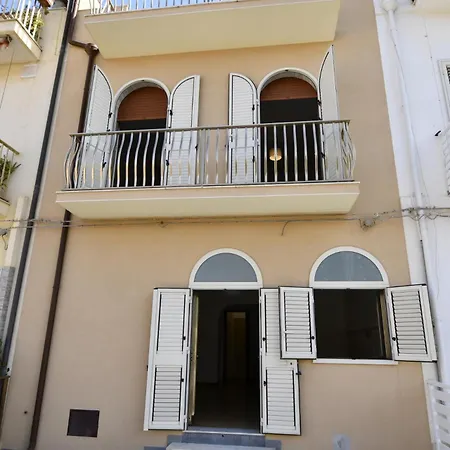Spacious 3-level House Near The Donnalucata (Sicily)