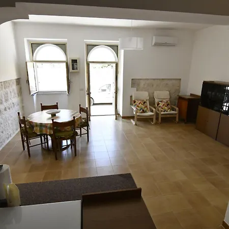 Villa Spacious 3-level House Near The *